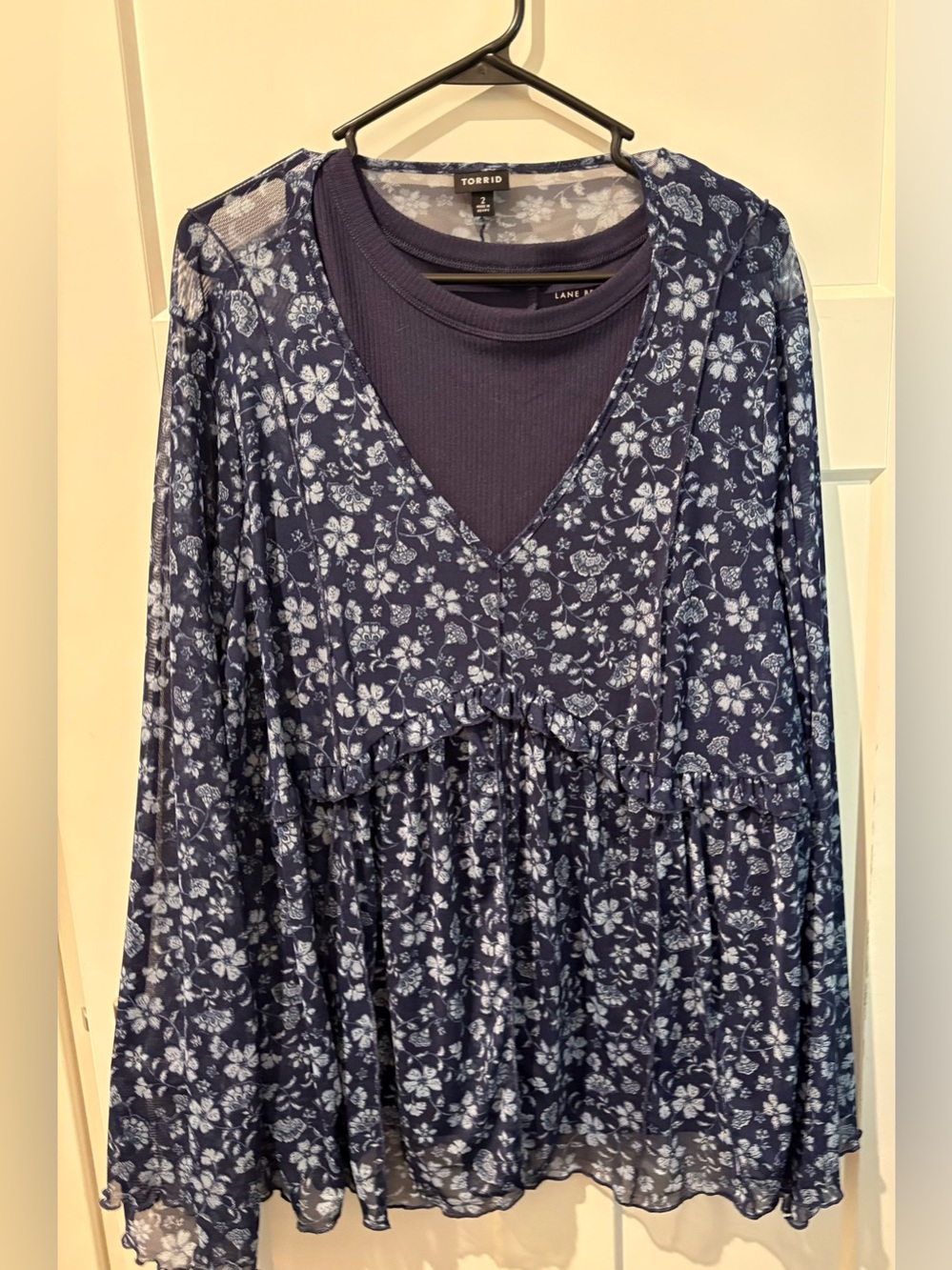Torrid 2 Navy Floral top w/navy tank (18/20)